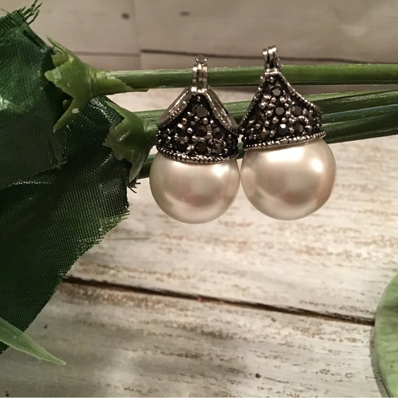 Pearl Earrings - Picture 1 of 6
